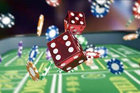 Antarmuka permainan Galactic Gems yang menampilkan simbol-simbol tema luar angkasa